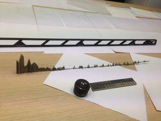 Character, Suzzara, 20 novembre 2019
Incontro tra Silvia Hell, Alessio Casalaschi, Dario Savazzi e Marco Panizza per visionare il campione in miniatura e valutare la scelta e finitura del materiale finale.
Campione, strumenti e materiali