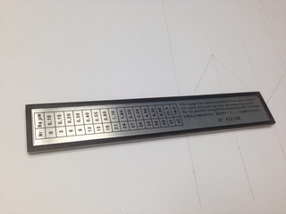 Character, Suzzara, 20 novembre 2019
Incontro tra Silvia Hell, Alessio Casalaschi, Dario Savazzi e Marco Panizza per visionare il campione in miniatura e valutare la scelta e finitura del materiale finale.
Comparazione visivo-tattile per la finitura