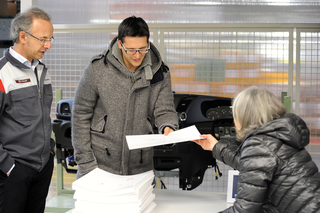 Fuoco, Aria, Acqua, Terra (Mondi nascosti), Carla Della Beffa, con il sindaco di Suzzara Ivan Ongari e Aldo Beccari, direttore dello stabilimento Sole Suzzara s.r.l., Photo © Francesco Di Spirito
