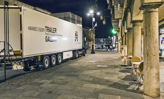 Trailer Gallery, Trailer Gallery in Piazza Castello di Suzzara, Photo © Alberto Laurenzi