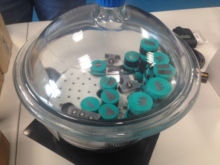 Misuratore d'incertezza, Pegognaga, 27 agosto 2019

Incontro tra Silvia Hell e Stefano Gorni con finalità conoscitive e di approfondimento per avvicinarsi alle tecnologie del laboratorio.

Laboratorio di metallurgia, Centro Tecnologico Artie Mestieri
(Il laboratorio di metallurgia è una struttura interna a Centro Tecnologico specializzata nell’analisi di acciai, ghise, leghe leggere e metalli non ferrosi)

Campioni in corso di analisi.

 